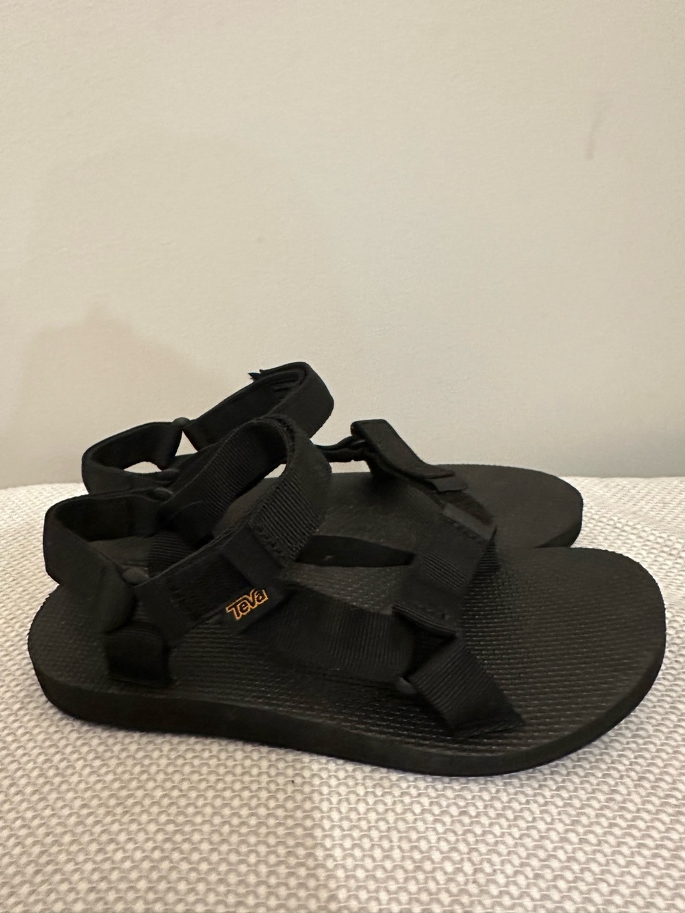 NEW Teva Original Universal Black Sandals Womens 7 Outdoor Camping Hiking Summer